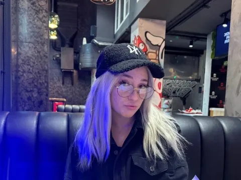 Live Sex Show of MelanieHelf on Live Privates
